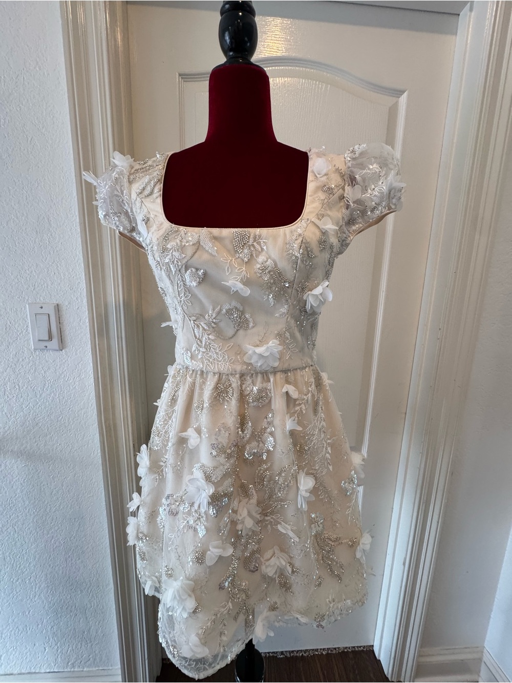 🦄 NWOT Dress the Population Sz S Embellished Ivory Bridal Mini SAMPLE - Picture 3 of 17